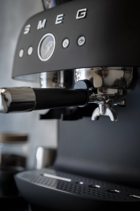 Smeg Kaffeemaschine Man. Mahlwerk Egf03blmeu, Thermoblock, Dampfdüse, 1l,...