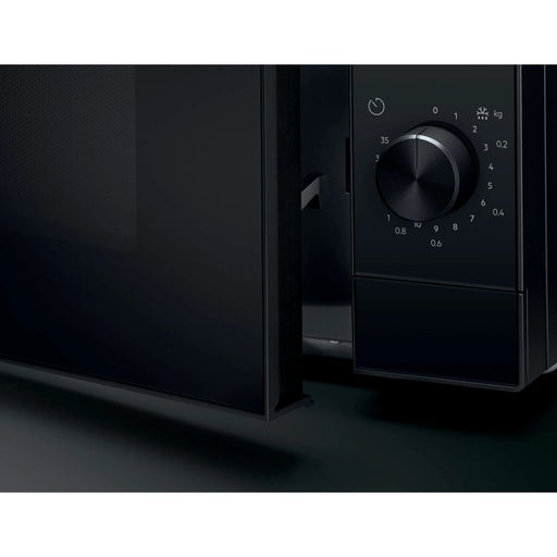 EAN 7332543820368 - Electrolux EMZ421MMK Negro Microondas combinado Encimera 21 L 800 W imagen 2