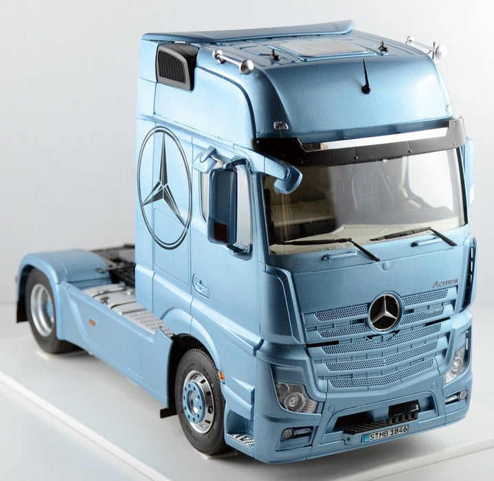 EAN 8001283039055 - Italeri Mercedes Benz Actros MP4 Gigaspace Modelo a escala de camión/tráiler Kit de montaje 1:24 imagen 8