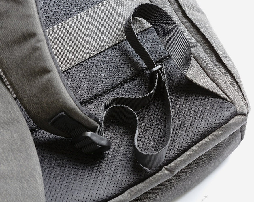 EAN 8719325845570 - Ninebot by Segway AA.00.0010.52 maletines para portátil 39,6 cm (15.6") Mochila Gris, Amarillo imagen 3