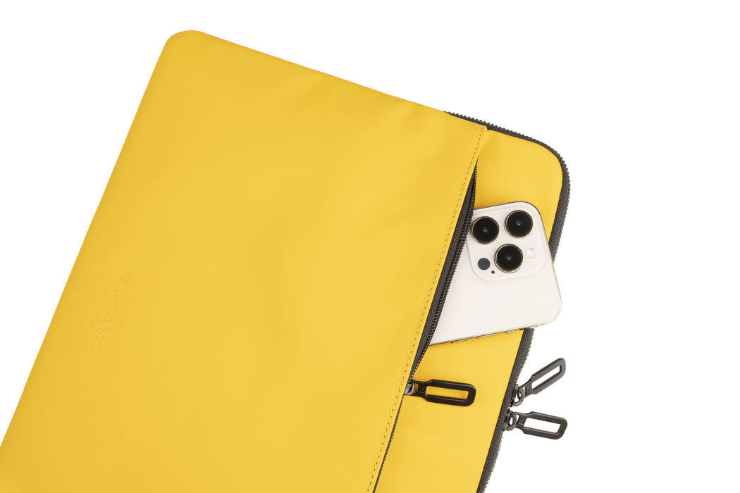 Tucano Gommo Sleeve Funda Portatil 15,6" - Material Engomado Impermeable - Bolsillo Para Accesorios - Amarillo