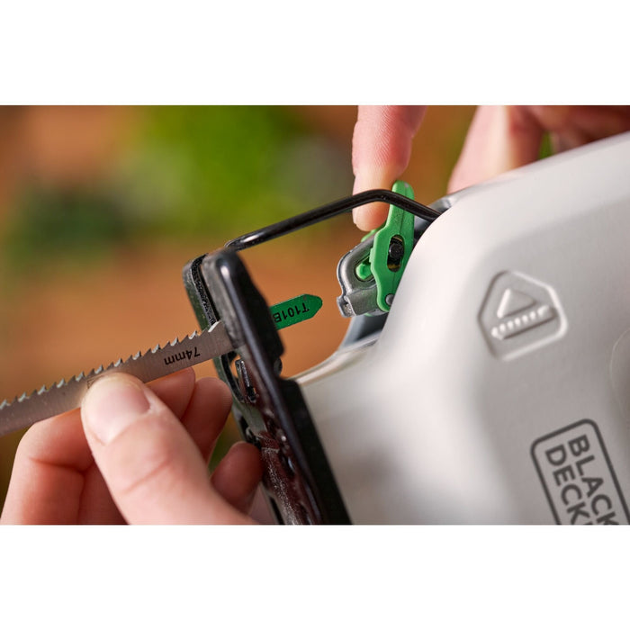 Sierra De Calar Inalámbrica Black+Decker Reviva, 12 Voltios Blanco/Negro, Batería Integrada 1,5 Ah Revj12c-Qw