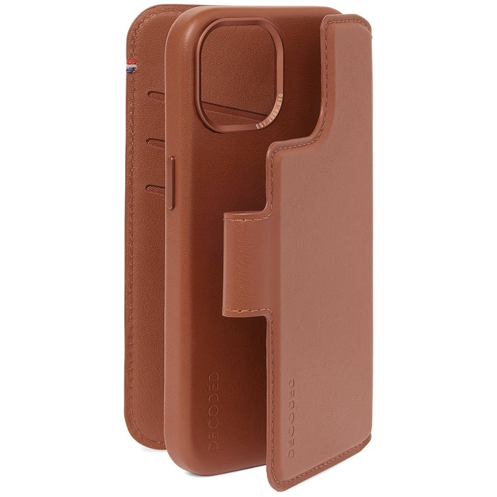 EAN 8720593010560 - Decoded D24IPO15PLDW5TN funda para teléfono móvil 17 cm (6.7") Funda cartera Marrón imagen 2