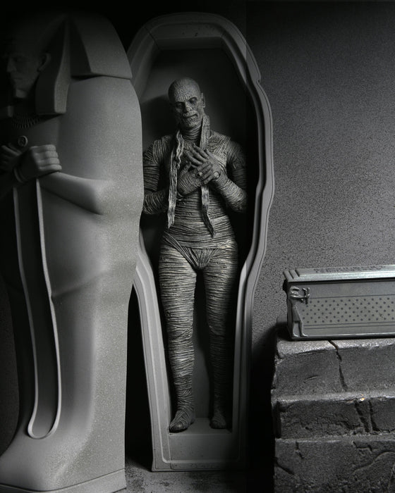 EAN 0634482048122 - NECA Ultimate Mummy (Black & White) imagen 3