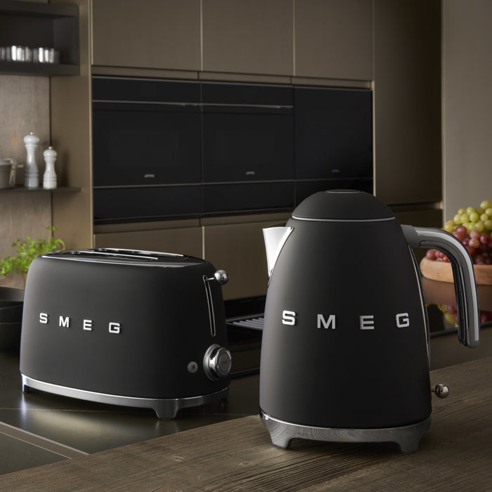 EAN 8017709290795 - Smeg KLF03BLMEU tetera eléctrica 1,7 L 2400 W Negro imagen 17