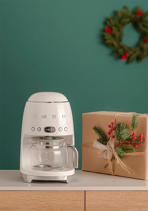 EAN 8017709280499 - Smeg DCF02CREU cafetera eléctrica Manual Cafetera de filtro 1,4 L imagen 24