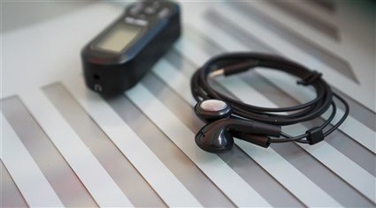 Radio Portátil Elbe Rf-96 Negra Incluye Auriculares