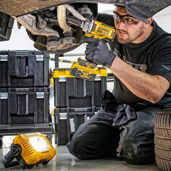 EAN 5035048715048 - DeWALT DCL077-XJ luz de trabajo Negro, Amarillo imagen 7