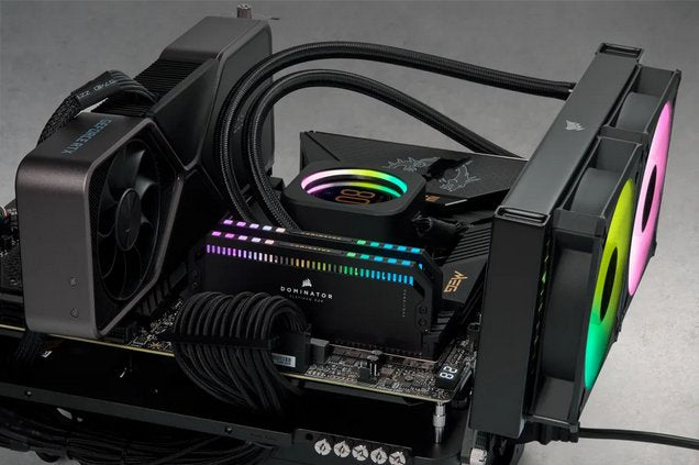 EAN 840006672470 - Corsair Dominator CMT64GX5M2B6000Z30 módulo de memoria 64 GB 2 x 32 GB DDR5 288-pin DIMM imagen 3