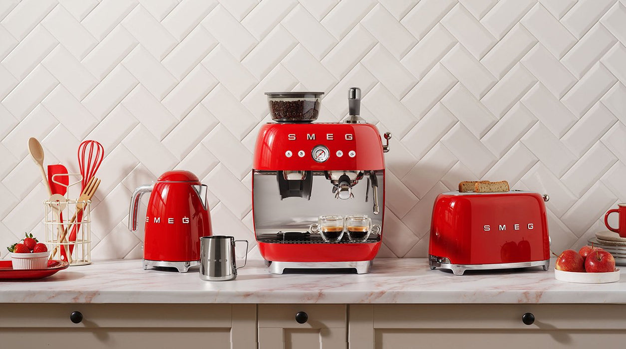EAN 8017709228095 - Smeg KLF03RDEU tetera eléctrica 1,7 L 2400 W Rojo imagen 11