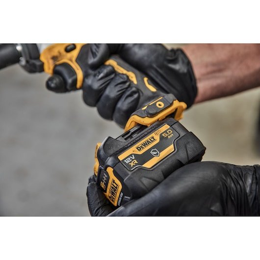 EAN 5035048735848 - DeWALT DCB126G-XJ cargador de batería imagen 6