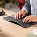 EAN 5099206094970 - Logitech ERGO K860 teclado Oficina RF Wireless + Bluetooth QWERTY Internacional de EE.UU. Grafito imagen 2