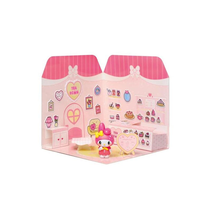 Comansi Sticker House My Melody Tea Room - Incluye Figura - Stickers Lavables -  Escenario Adorable - Juego Creativo