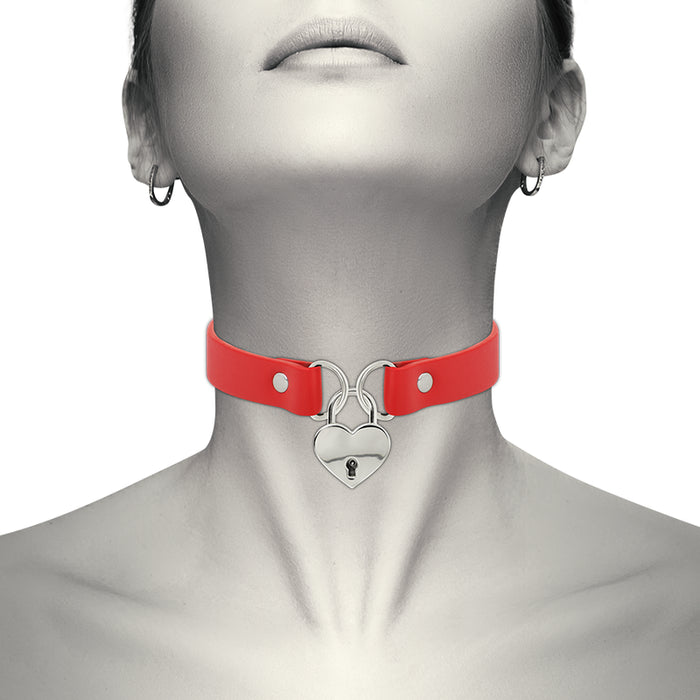 Coquette Chic Desire - Collar Cuero Vegano Rojo Accesorio Corazón Con Llave