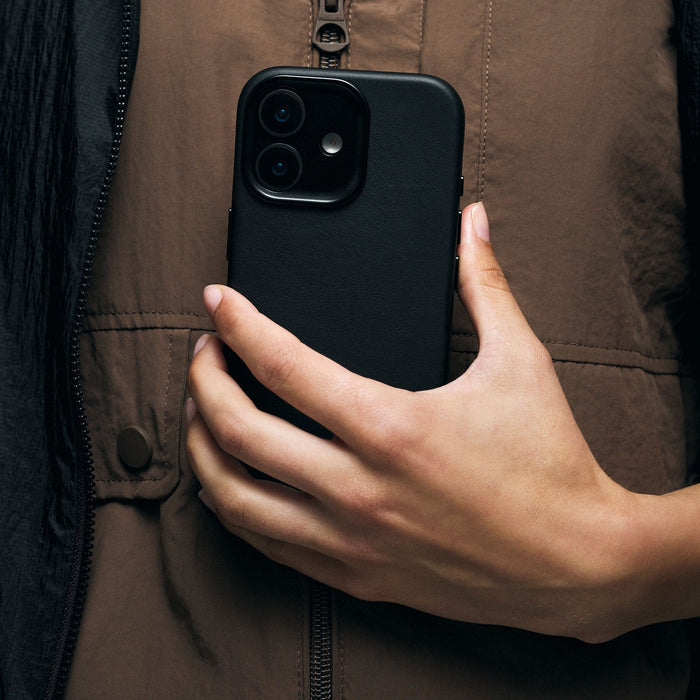 Decoded Leather Backcover Iphone 17 Black