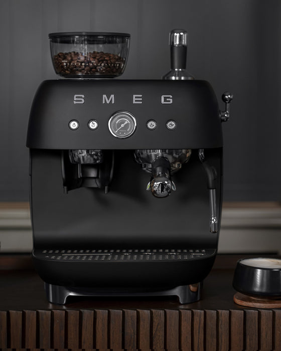 Smeg Kaffeemaschine Man. Mahlwerk Egf03blmeu, Thermoblock, Dampfdüse, 1l,...