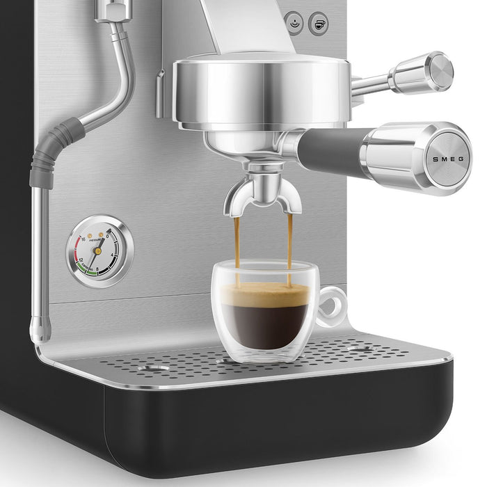 EAN 8017709346935 - Smeg EMC02BLMEU cafetera eléctrica Manual Máquina espresso 1,7 L imagen 16