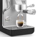 EAN 8017709346935 - Smeg EMC02BLMEU cafetera eléctrica Manual Máquina espresso 1,7 L imagen 16