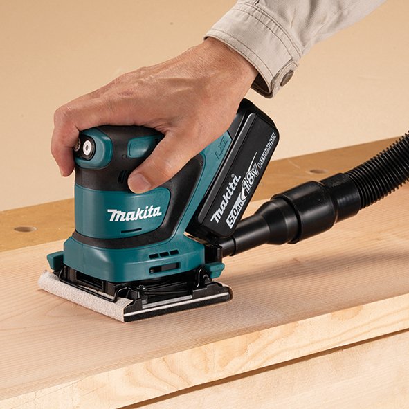 Lijadora De Mano A Batería 18v Sin Acu. Dbo482z Makita