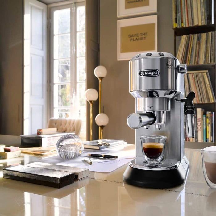 Cafetera Espresso Delonghi Dedica Ec685.M Plata