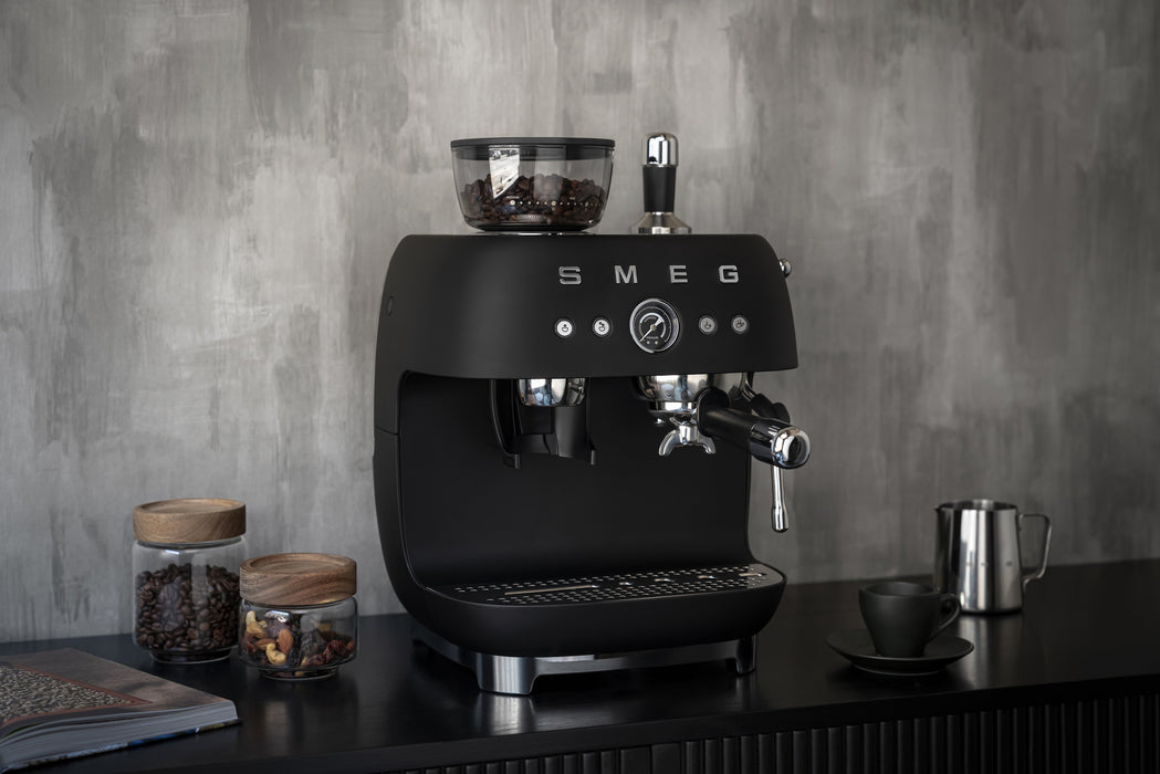 Smeg Kaffeemaschine Man. Mahlwerk Egf03blmeu, Thermoblock, Dampfdüse, 1l,...