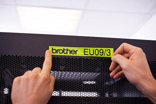 EAN 4977766692496 - Brother TZE-C51 cinta para impresora de etiquetas Negro sobre amarillo fluorescente imagen 2