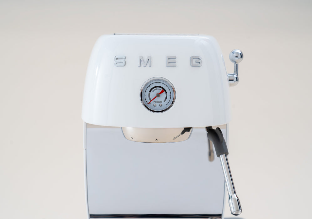 EAN 8017709349424 - Smeg ECF03WHEU cafetera eléctrica Semi-automática Máquina espresso 1,4 L imagen 19