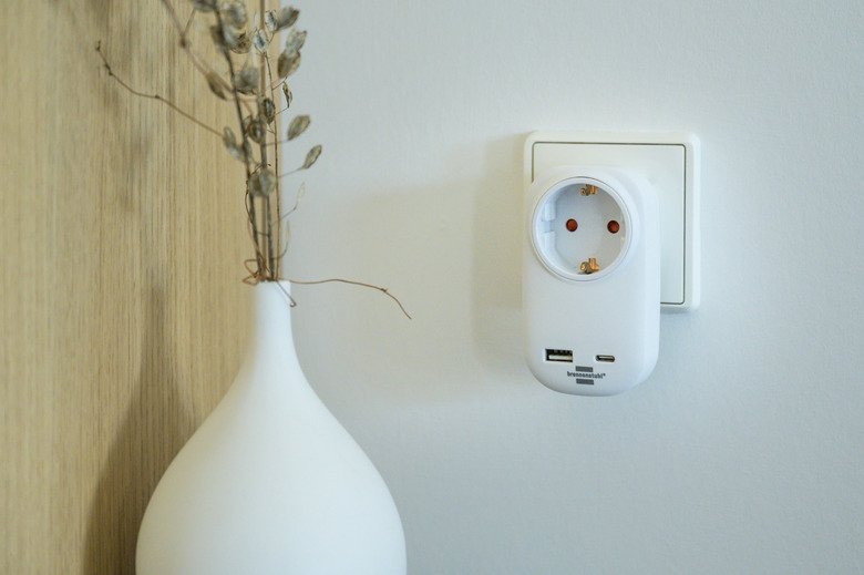 EAN 4007123672288 - Brennenstuhl 1508210 adaptador de enchufe eléctrico Blanco imagen 5