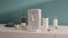 EAN 8017709334819 - Smeg BCC11WHMEU cafetera eléctrica Totalmente automática Máquina espresso 1,4 L imagen 14