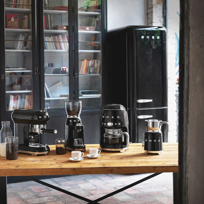 EAN 8017709280512 - Smeg DCF02BLEU cafetera eléctrica Manual Cafetera de filtro 1,4 L imagen 8