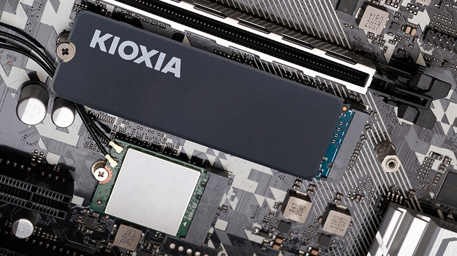 EAN 4582563858640 - Kioxia LSC11K1T02G8 unidad de estado sólido 1 TB M.2 PCI Express 4.0 NVMe BiCS FLASH TLC imagen 3