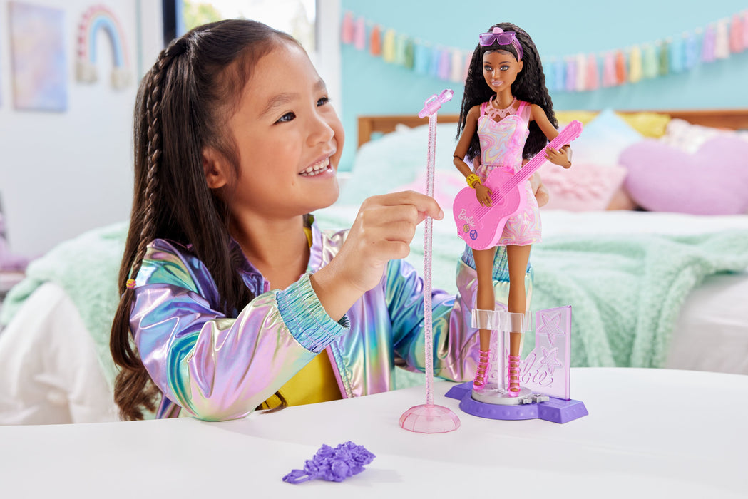 EAN 0194735176083 - Barbie HRG43 muñeca imagen 2